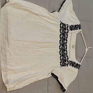 NICE flowy white & floral shirt!